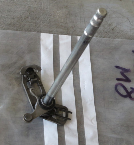 Yamaha MT-07 Schaltwellen-Einheit (Shift Shaft Assy) –1WS-18101-00-00, original OEM 18400Km gebr-gerei-kontr
