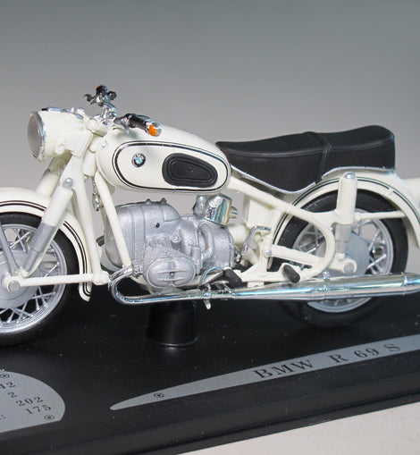 Motorradmodell 1:18 BMW R69S weiss
