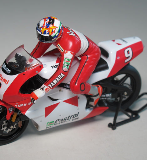 Motorradmodell 1:24 Yamaha Abe #9 Marlboro