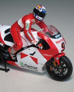 Motorradmodell 1:24 Yamaha Abe #9 Marlboro