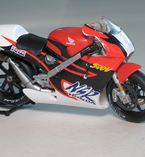 Motorradmodell 1:24 Honda NSR 500 V2