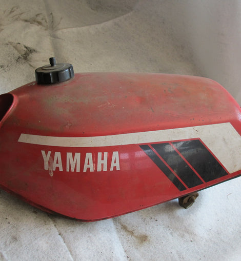 Yamaha-DT125MX-2A8-Benzintank-Original-Teilenummer-2A8-24110-00-rot